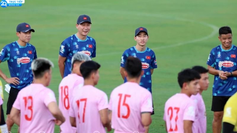 V League Bùng Nổ Dưới Sự Dẫn Dắt Của Hlv Kim Sang-Sik: Thành Công Tiếp Nối Trong V-League 2 v-league-1