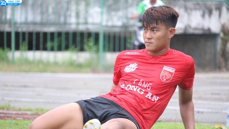 Hậu Vệ Phạm Hoàng Lâm Tái Xuất Sau 1 Năm Giải Nghệ – Sân Cỏ Có Cú Sốc Mới? 3 hau-ve-pham-hoang-lam-2